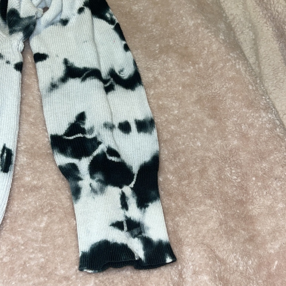 Tie Dye Sweater - Picture 4 of 5